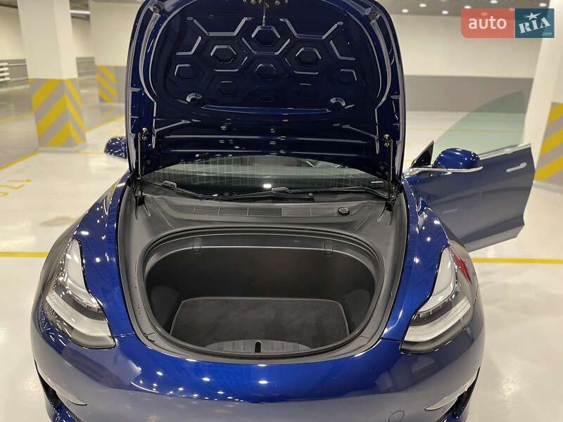 Седан Tesla Model 3 2018 в Києві