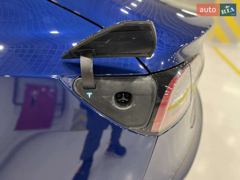 Седан Tesla Model 3 2018 в Киеве