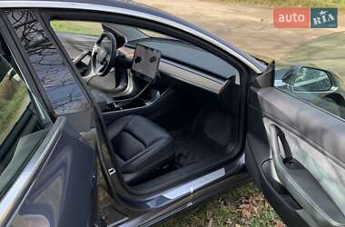 Седан Tesla Model 3 2019 в Черновцах