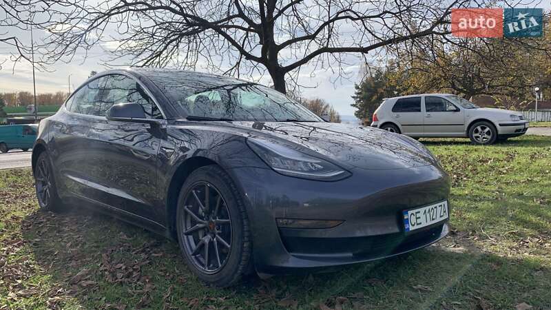 Седан Tesla Model 3 2019 в Чернівцях