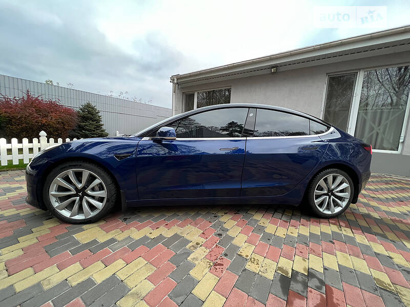 Седан Tesla Model 3 2018 в Дніпрі