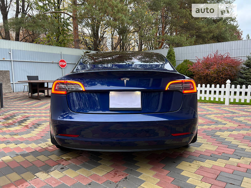 Седан Tesla Model 3 2018 в Дніпрі