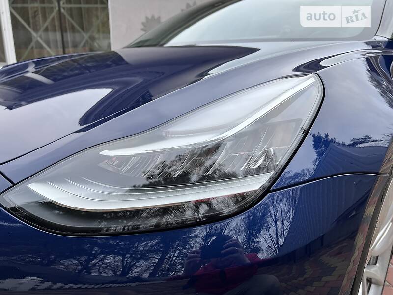 Седан Tesla Model 3 2018 в Дніпрі