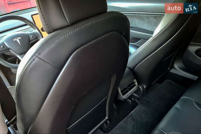 Седан Tesla Model 3 2018 в Львові