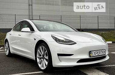 Седан Tesla Model 3 2020 в 