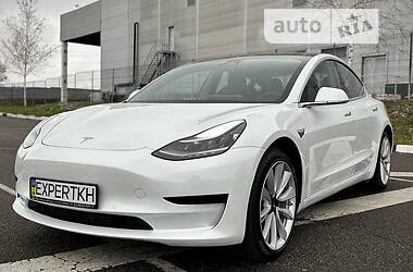 Седан Tesla Model 3 2020 в 