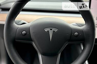 Седан Tesla Model 3 2020 в 