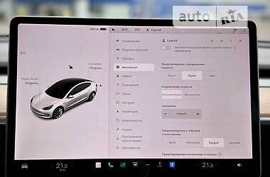 Седан Tesla Model 3 2020 в 