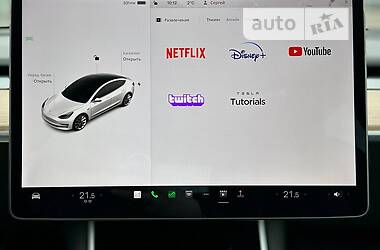 Седан Tesla Model 3 2020 в 