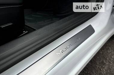 Седан Tesla Model 3 2020 в 