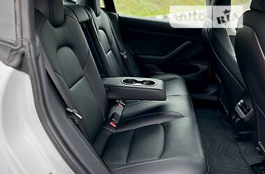 Седан Tesla Model 3 2020 в 