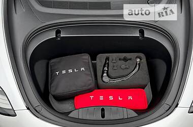Седан Tesla Model 3 2020 в 