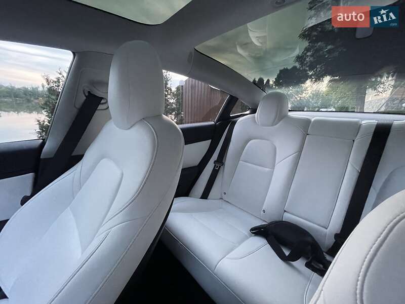 Седан Tesla Model 3 2018 в Кропивницком