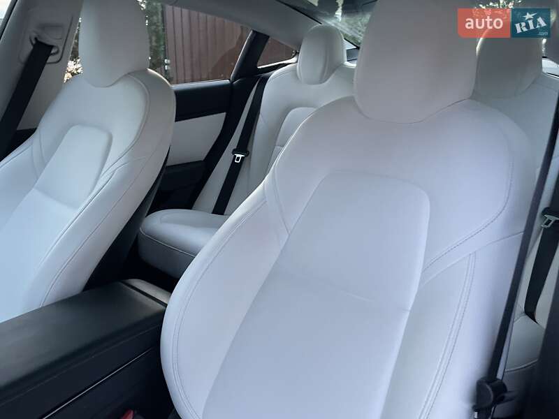Седан Tesla Model 3 2018 в Кропивницком