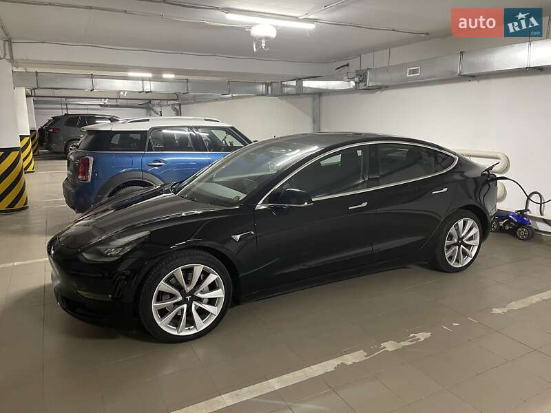 Седан Tesla Model 3 2019 в 