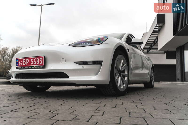 Седан Tesla Model 3 2021 в Ужгороді