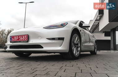 Седан Tesla Model 3 2021 в 