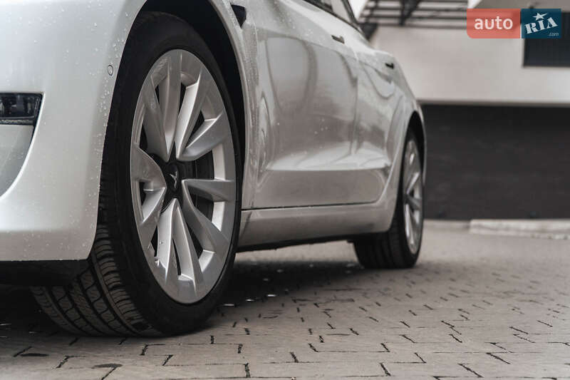 Седан Tesla Model 3 2021 в Ужгороді