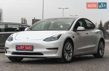 Седан Tesla Model 3 2021 в 