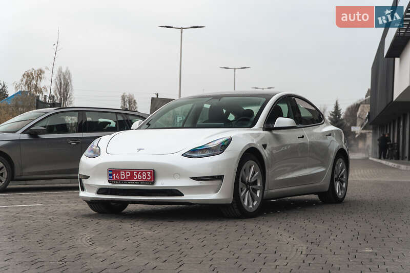 Седан Tesla Model 3 2021 в Ужгороді