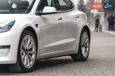 Седан Tesla Model 3 2021 в 