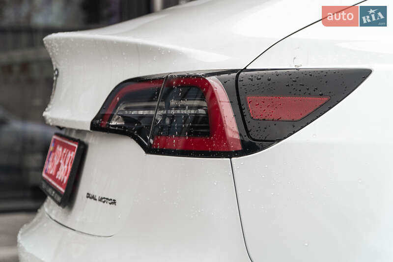 Седан Tesla Model 3 2021 в Ужгороді