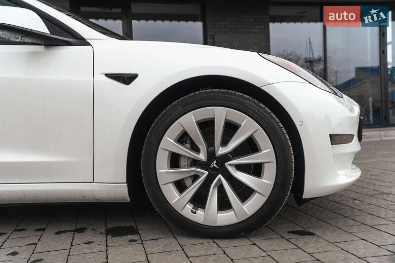 Седан Tesla Model 3 2021 в Ужгороді