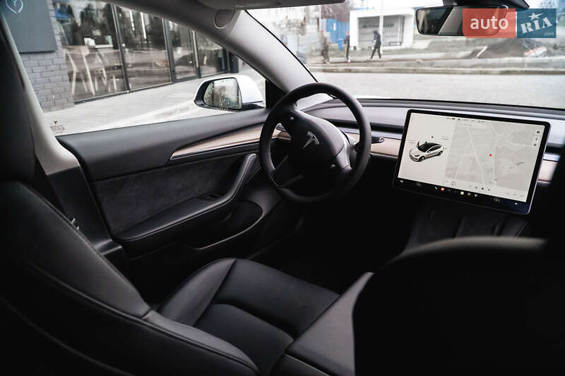 Седан Tesla Model 3 2021 в Ужгороді
