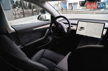 Седан Tesla Model 3 2021 в 