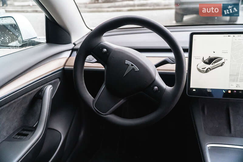 Седан Tesla Model 3 2021 в Ужгороді