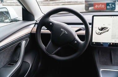 Седан Tesla Model 3 2021 в 