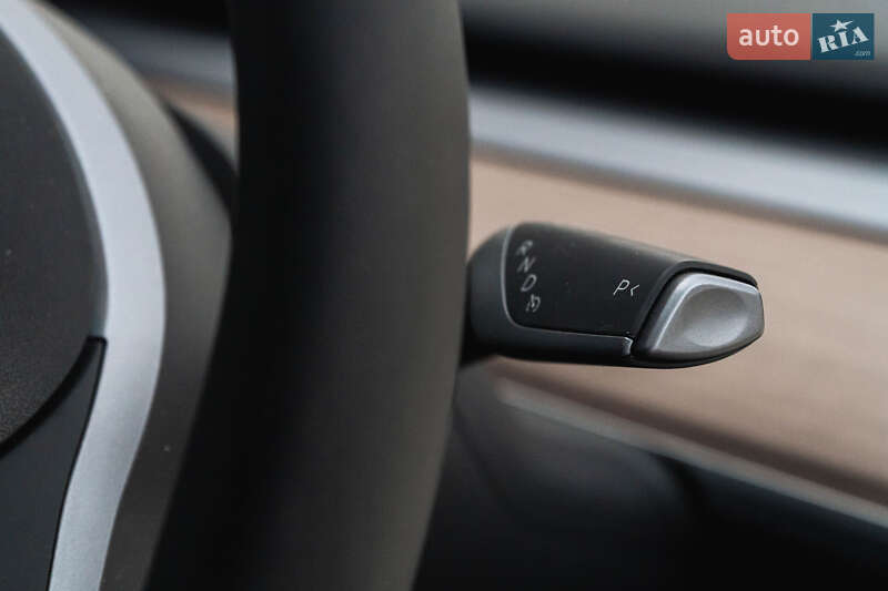 Седан Tesla Model 3 2021 в Ужгороді