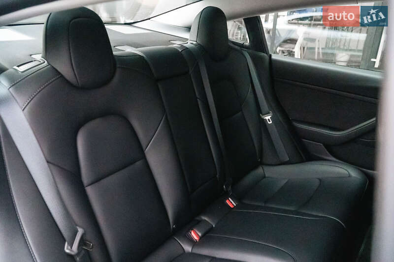 Седан Tesla Model 3 2021 в Ужгороді