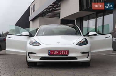 Седан Tesla Model 3 2021 в 