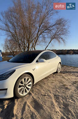Седан Tesla Model 3 2018 в Чернигове