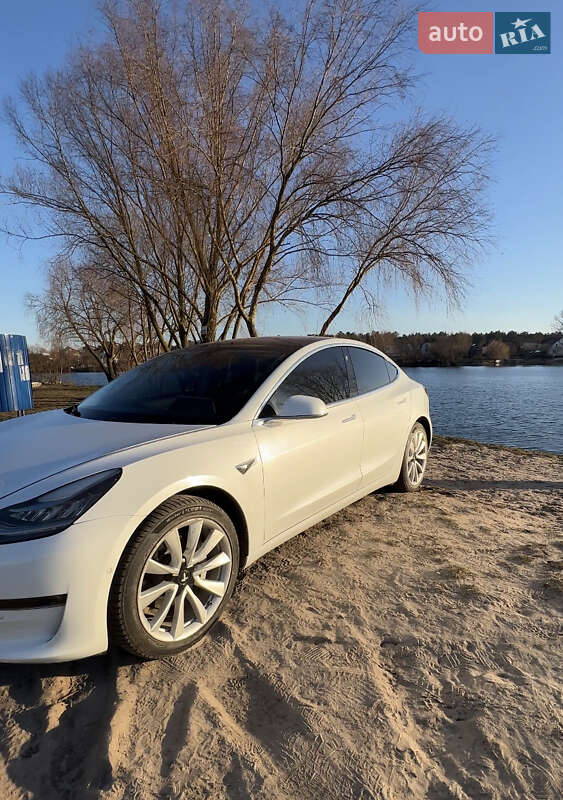 Седан Tesla Model 3 2018 в Чернигове