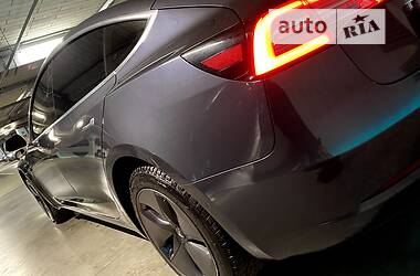 Седан Tesla Model 3 2020 в Львове
