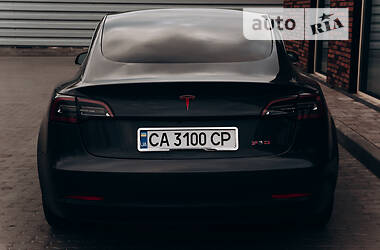 Седан Tesla Model 3 2019 в Черкасах