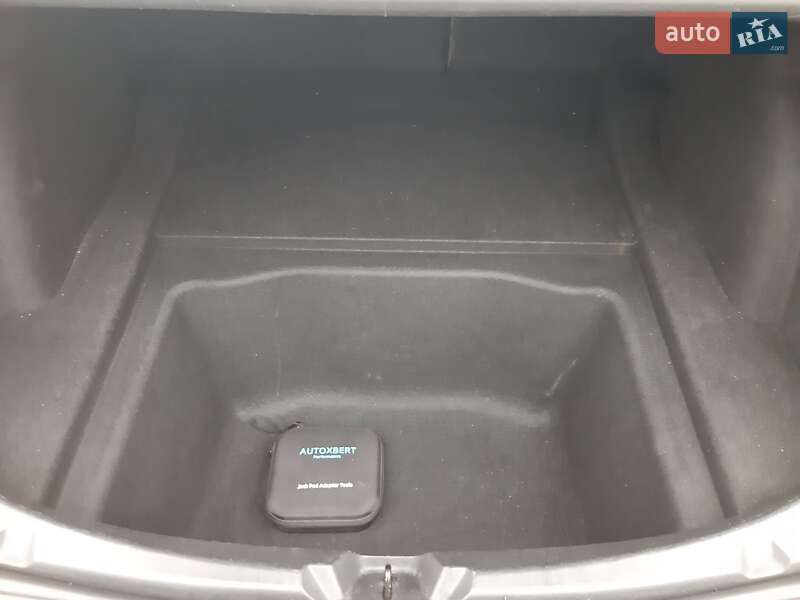 Седан Tesla Model 3 2019 в Запоріжжі