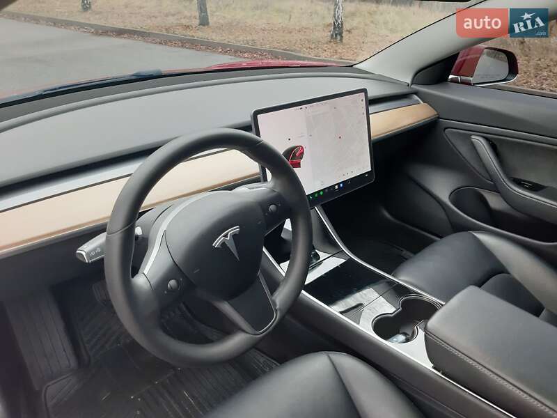 Седан Tesla Model 3 2019 в Дніпрі