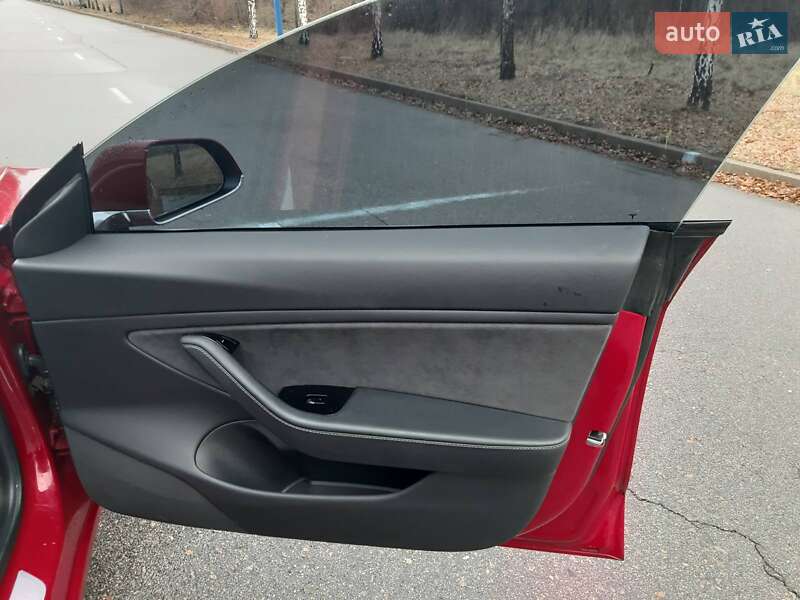 Седан Tesla Model 3 2019 в Запоріжжі