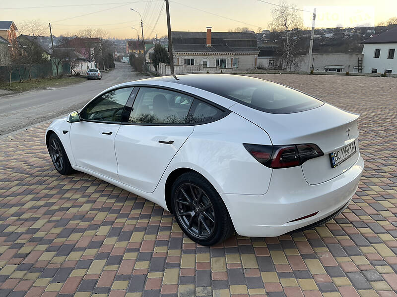 Седан Tesla Model 3 2021 в Львове