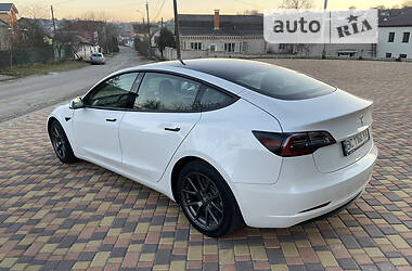 Седан Tesla Model 3 2021 в 