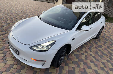 Седан Tesla Model 3 2021 в 