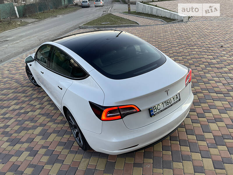 Седан Tesla Model 3 2021 в Львове