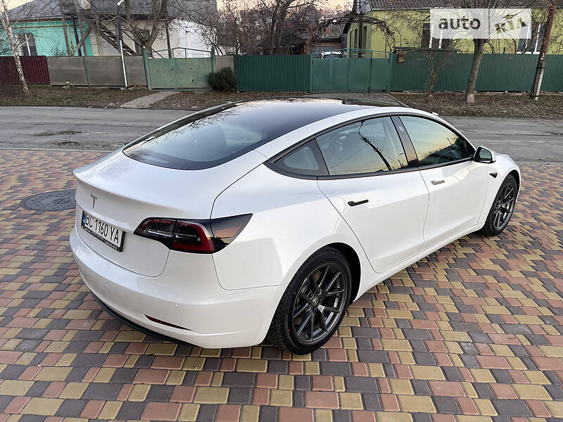 Седан Tesla Model 3 2021 в Львове