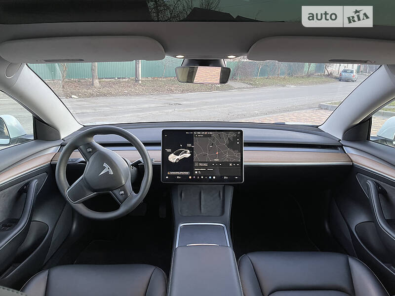 Седан Tesla Model 3 2021 в Львове