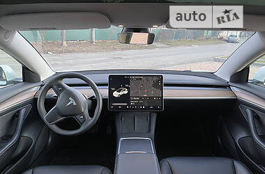 Седан Tesla Model 3 2021 в 