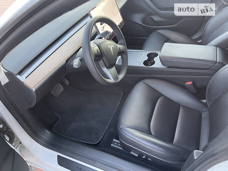 Седан Tesla Model 3 2021 в Львове