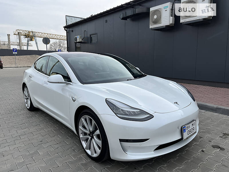 Седан Tesla Model 3 2019 в 